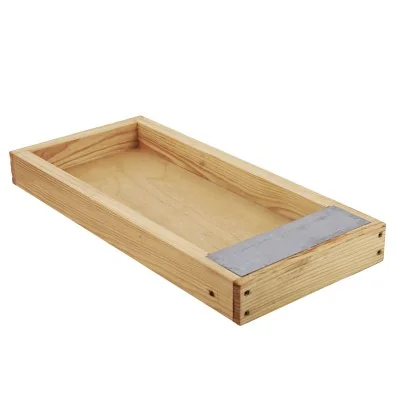 Nourrisseur couvre-cadres bois paraffiné avec plaque métal – format 230x500x50 mm, fabrication européenne. Nourrisseur couvre-cadres bois paraffiné avec plaque métal – format 230x500x50 mm, fabrication européenne.