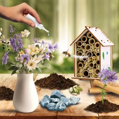 Atelier scientifique enfants avec hôtel à abeilles solitaires et expériences nature