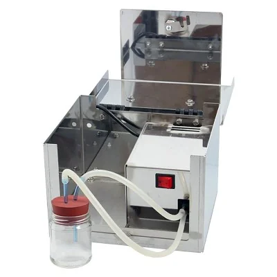 Aspirateur à gelée royale Quarti 220V – vue intérieure avec pompe à membrane et fiole en verre