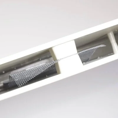Détail du nourrisseur cadre Quarti avec grille anti-noyade intégrée