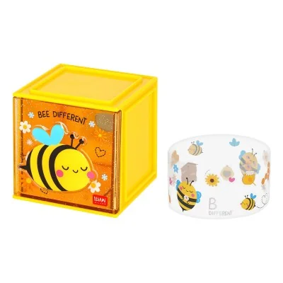 Cube de rangement abeille Legami avec tiroir et planche d'autocollants décoratifs incluse. Cube de rangement abeille Legami avec tiroir et planche d'autocollants décoratifs incluse.