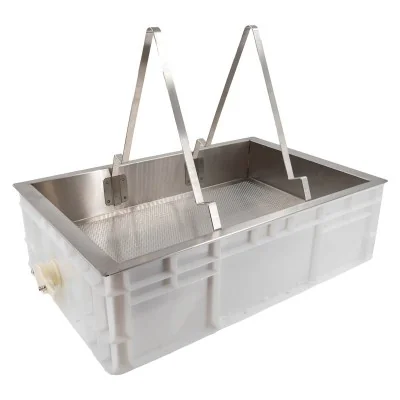 Bac à désoperculer plastique avec bac inox perforé et chevalet pour cadres de ruche