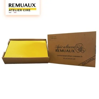 Carton de feuilles de cire d’abeille gaufrée bio - atelier de gaufrage de cire français Apiculture Remuaux