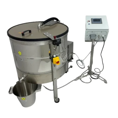 Intérieur de la chaudière centrifuge Fritz avec paniers et supports de cadres