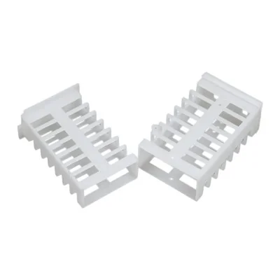 Cage plastique pour encagement de reine et traitement anti-varroa
