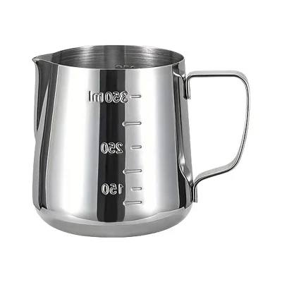 Pichet inox gradué 350 ml avec bec verseur, pratique pour le cirage des cadres et la fabrication de bougies en cire d’abeille.