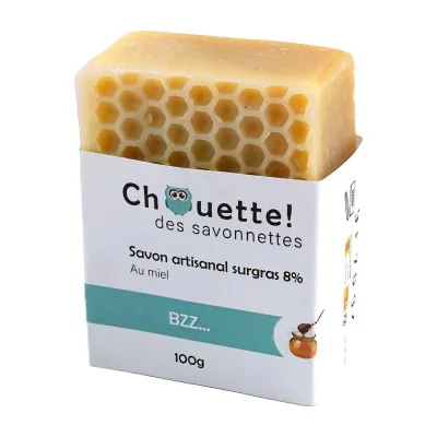 Savon au miel Bzz Lavande 100g Chouette des Savonnettes, savon artisanal surgras au miel, cire d’abeille et lavandin.
