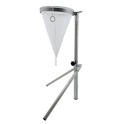 Support inox Swienty pour tamis nylon conique Ø32 cm, idéal pour filtrer le miel au-dessus d’un récipient. Support inox Swienty pour tamis nylon conique Ø32 cm, idéal pour filtrer le miel au-dessus d’un récipient.