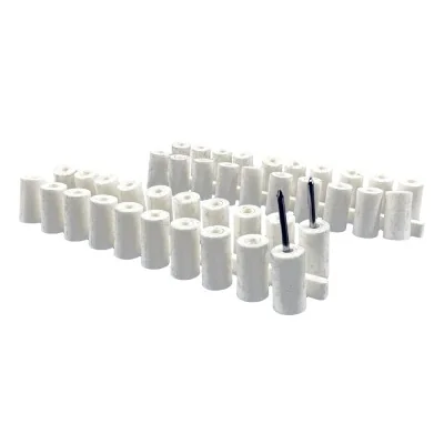 Lot de 100 pions d’espacement plastique pour cadres de ruche avec pointes de fixation incluses.
