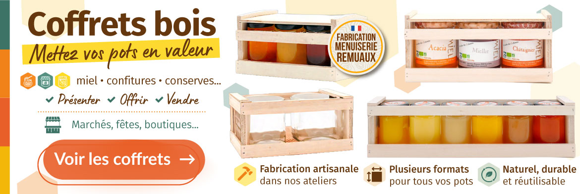 Retrouvez tous les coffrets bois, fabriqués dans notre menuiserie française, pour mettre en valeur vos miels, confitures et autres conserves sur les marchés ou en boutique.