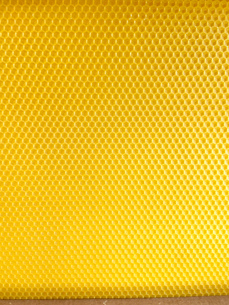 La cire d’abeille est une matière sensible à transformer